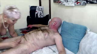 ̓�락한 성숙한 러시아의 암컷 AimeeParadise 부지런히 빨 딕 그녀의 사랑하는 남편은...