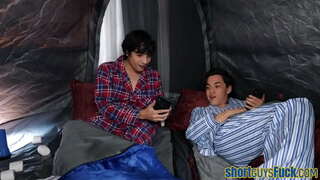 Busty puma pounded ar īsiem puiši trio, līdz cumshot