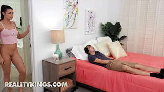 Бодит байдал Хаад - байгуулахаар төлөвлөж Ерөнхий Кайли Пуужин, Ricky испани - Наалттай Суудал