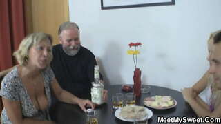 Nuori kauneus on seksiä vanha pari