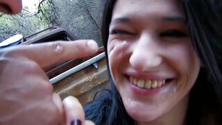 Ліза спайс атрымлівае сваю тоўстую задніцу ў лесе