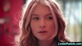 (Arya Fae &amp;amp; Raven-Hart) Geile Lez Krijgen Straffen Met Speelgoed Door De Gemiddelde Lesbo Clip-03