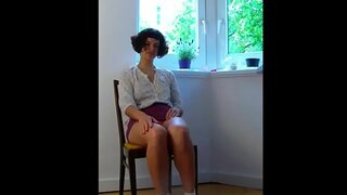 Beibe ar Matains Incītis un Matains Bedrēs Selfie Pret Orgasmu