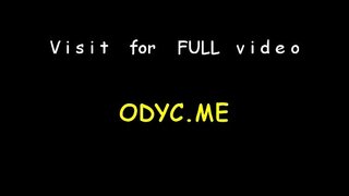 Divna brineta bomba Mila biva udarena otpozadi