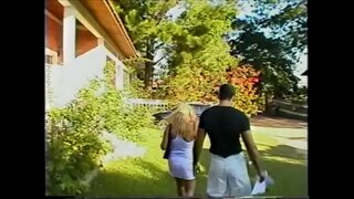 Шикарна блондинка з великою анальною задницею