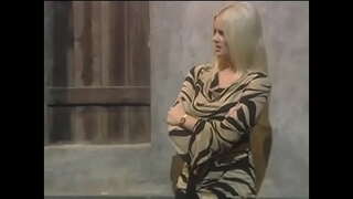 Big ass blonda hundino Hannah Harper sucks and fucks chefs dika dick en restoracio