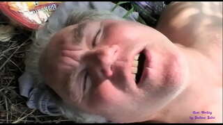 Slampa redz divi veči drāž brīvā dabā, un viņiem pievienojas